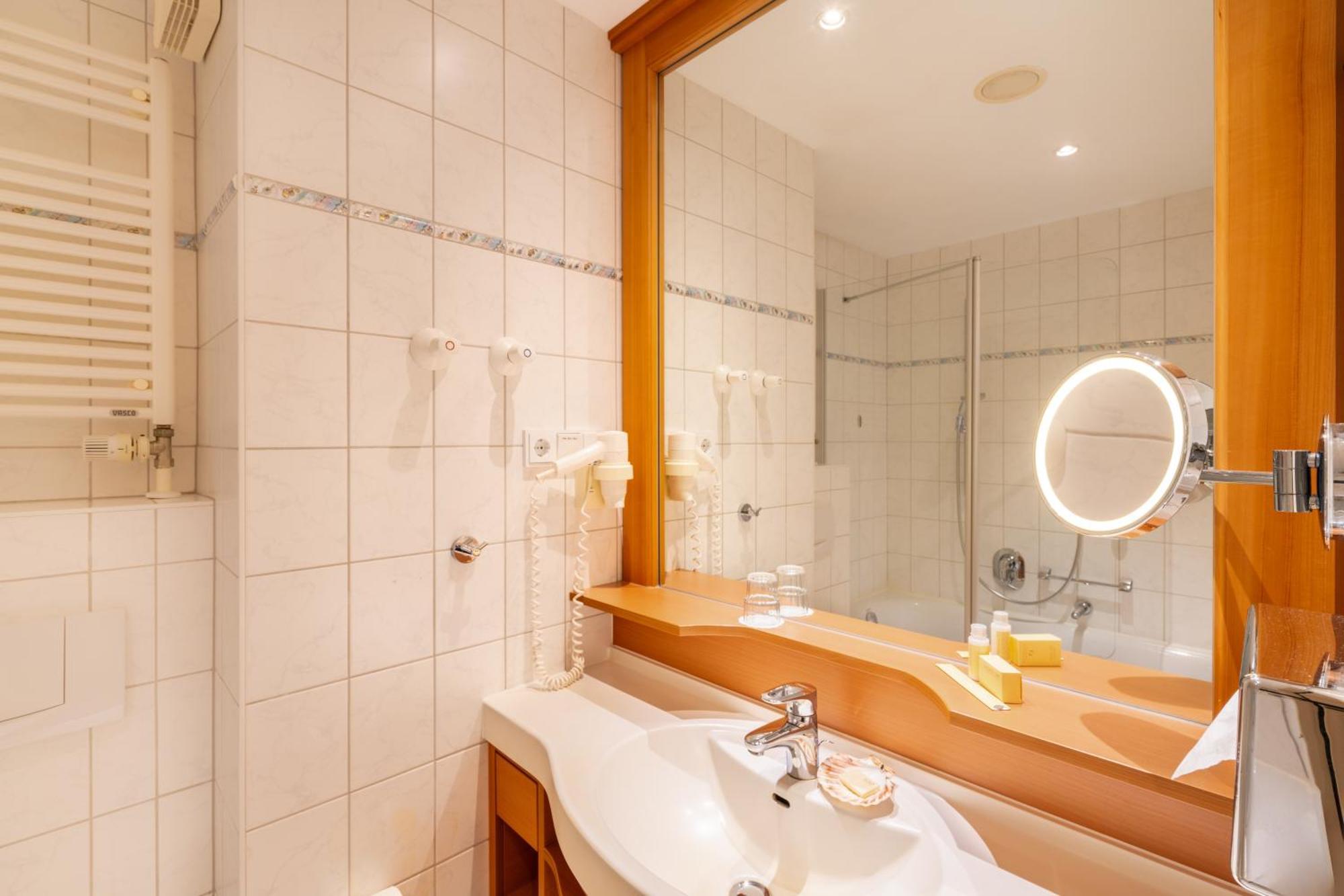 Hotel Strandhotel Seerose 4*